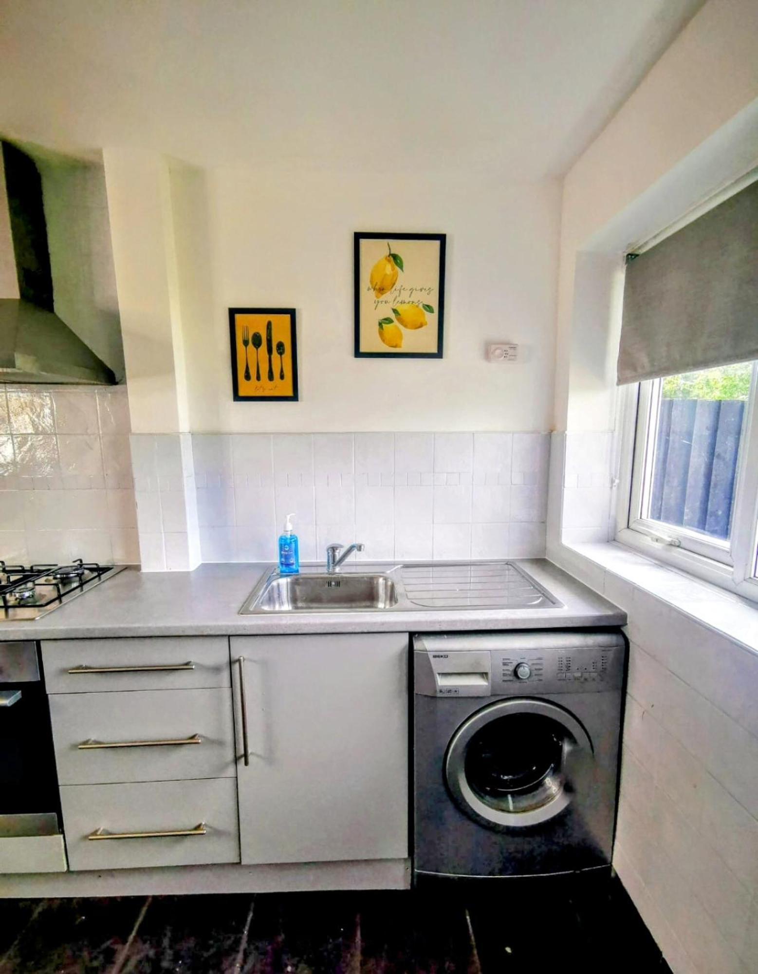 No 7 - Bright, Spacious 3 Bed Home With Parking & Wifi Huyton Εξωτερικό φωτογραφία
