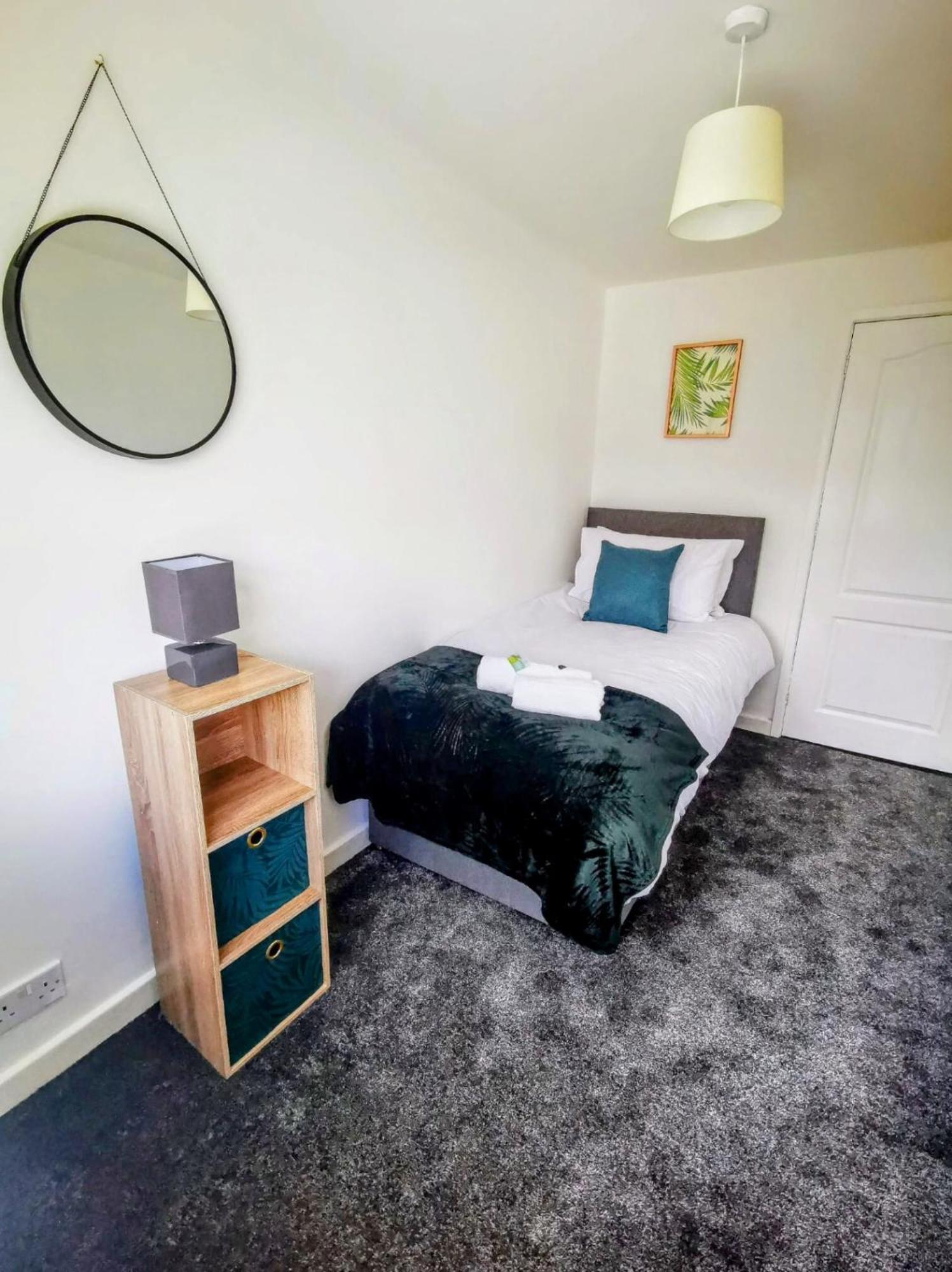No 7 - Bright, Spacious 3 Bed Home With Parking & Wifi Huyton Εξωτερικό φωτογραφία