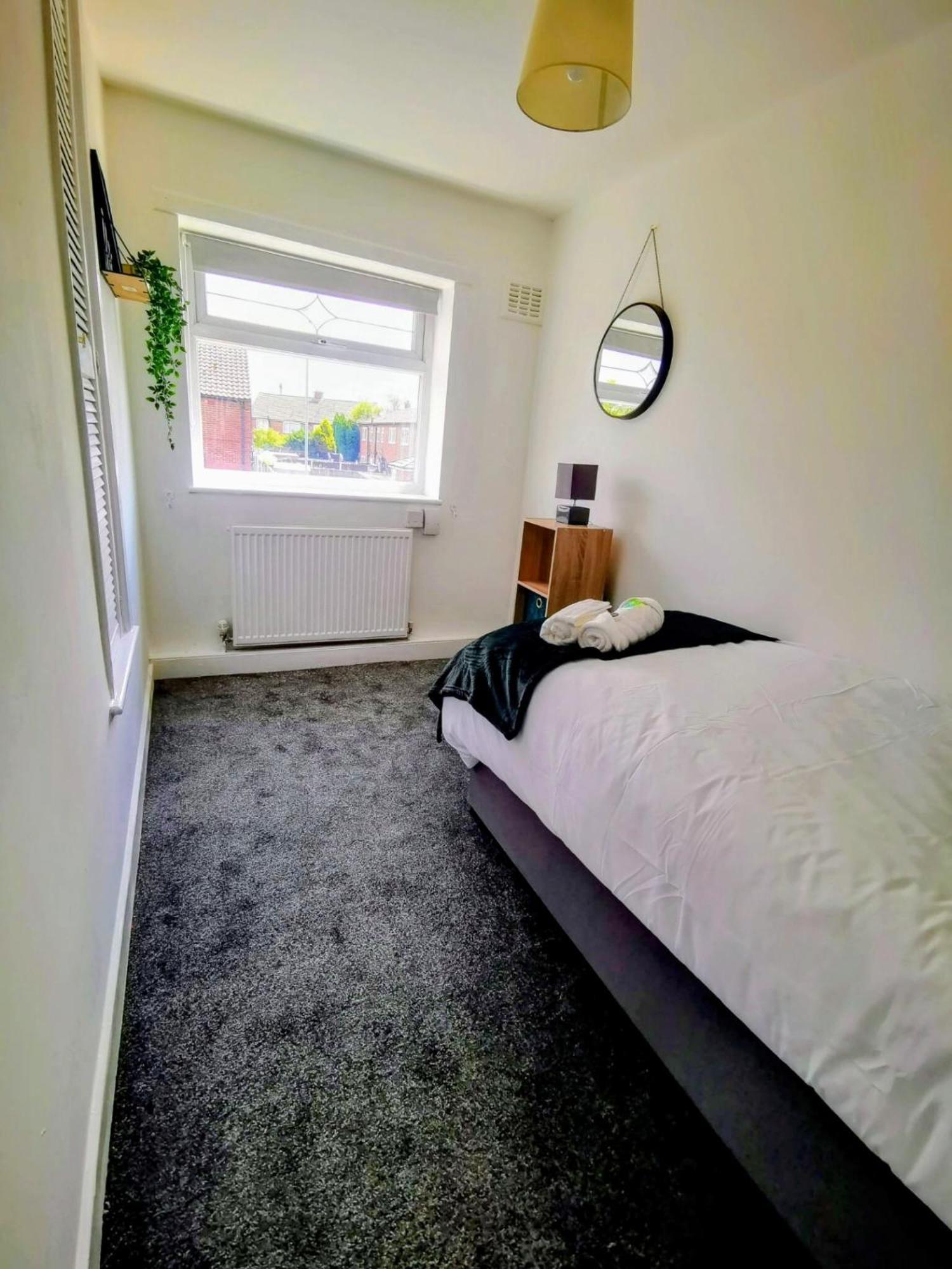 No 7 - Bright, Spacious 3 Bed Home With Parking & Wifi Huyton Εξωτερικό φωτογραφία