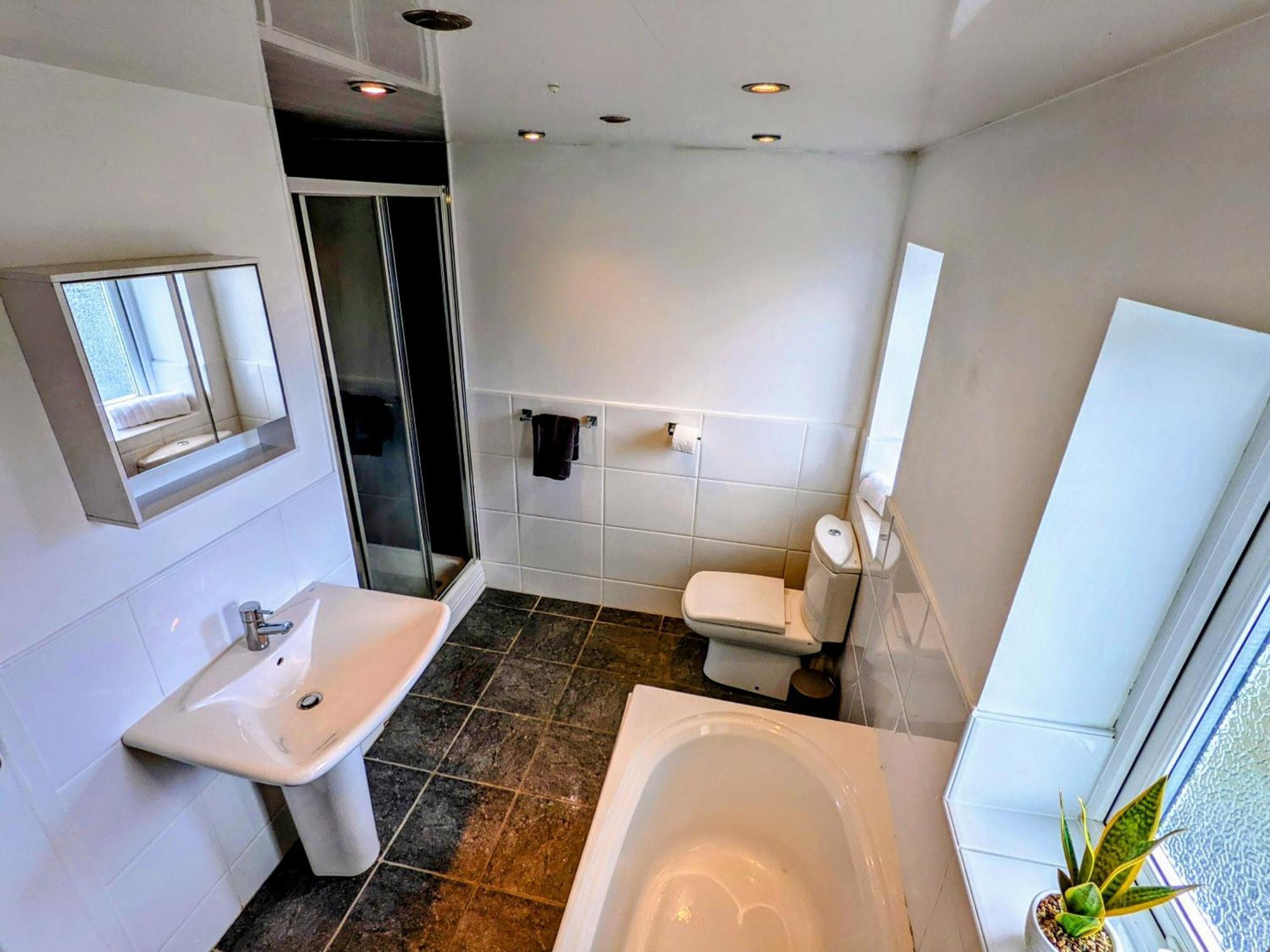 No 7 - Bright, Spacious 3 Bed Home With Parking & Wifi Huyton Εξωτερικό φωτογραφία